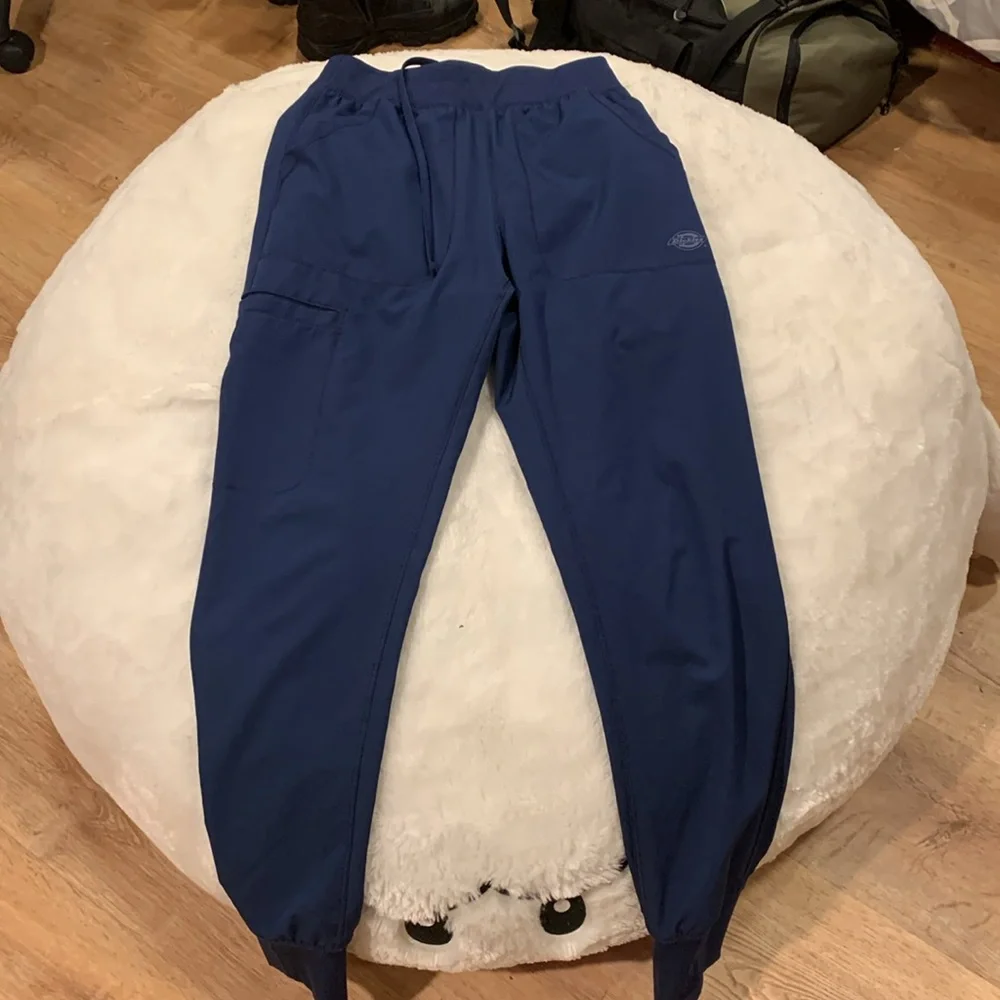 Dickies size XS scrubs - Picture 4 of 6